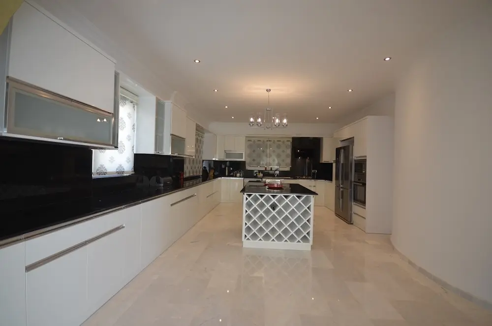 Fitted kitchen